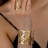 Collar y arete  de Clave de sol dorado