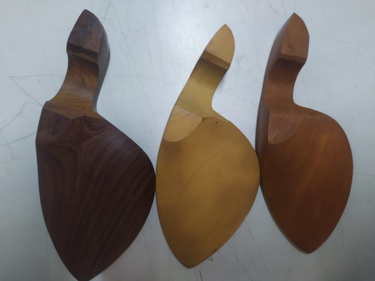 Mentoneras de Violín. Madera de Rosal